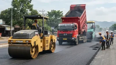 Jasa Pengaspalan Garut melakukan pengaspalan di jalan lingkungan.