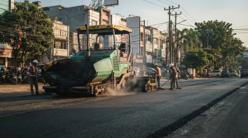 Jasa pengaspalan Jakarta Timur dengan asphalt paver dari sudut rendah